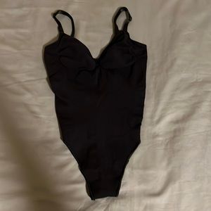 SKIMS SEAMLESS SCULPT LOW BACK THONG BODYSUIT